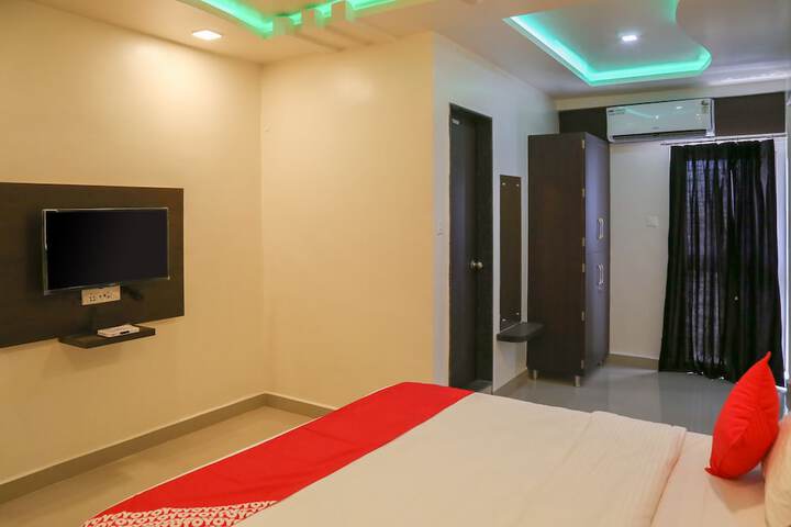 Room 10 of 13