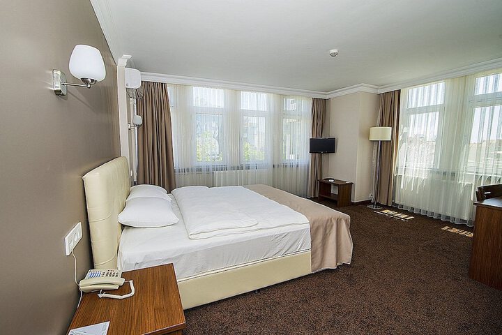 Room 8 of 36