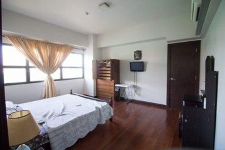 Room 25 of 127