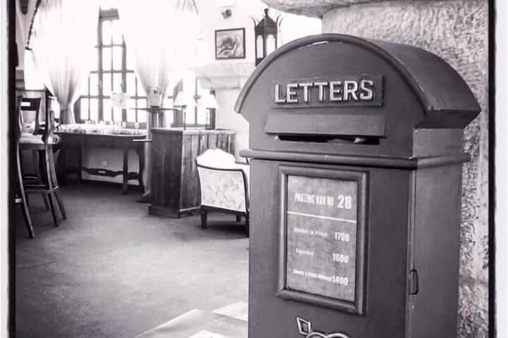Check-in/check-out kiosk