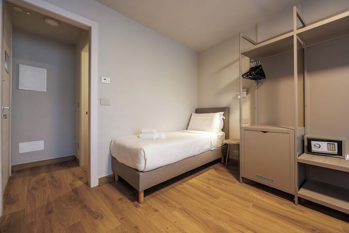 Room 32 of 72