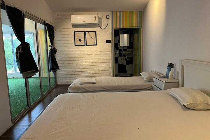 Room 5 of 14