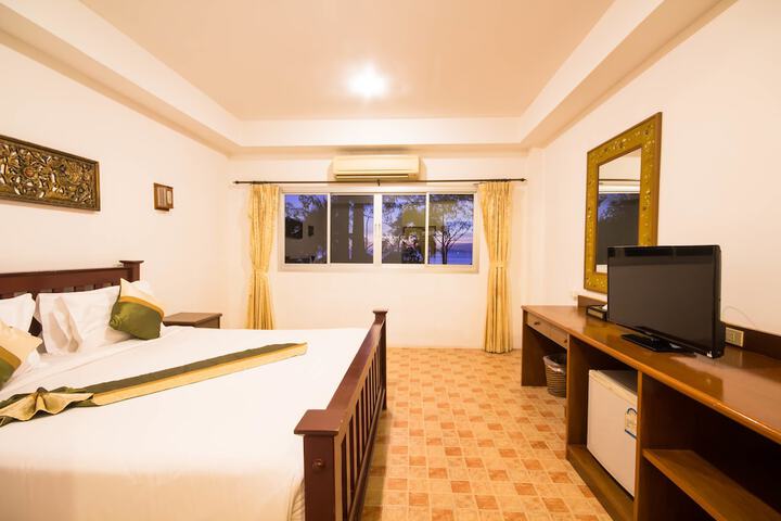Room 28 of 112