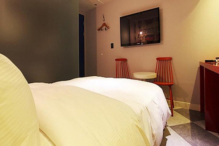 Room 2 of 5