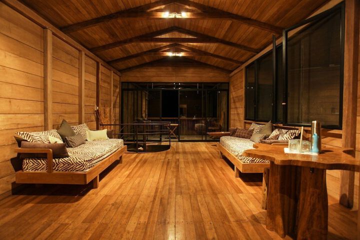 Lounge 90 of 126
