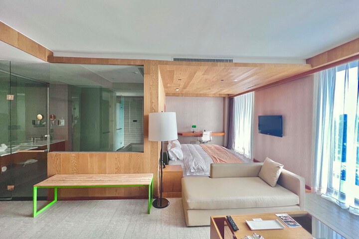 Room 9 of 63