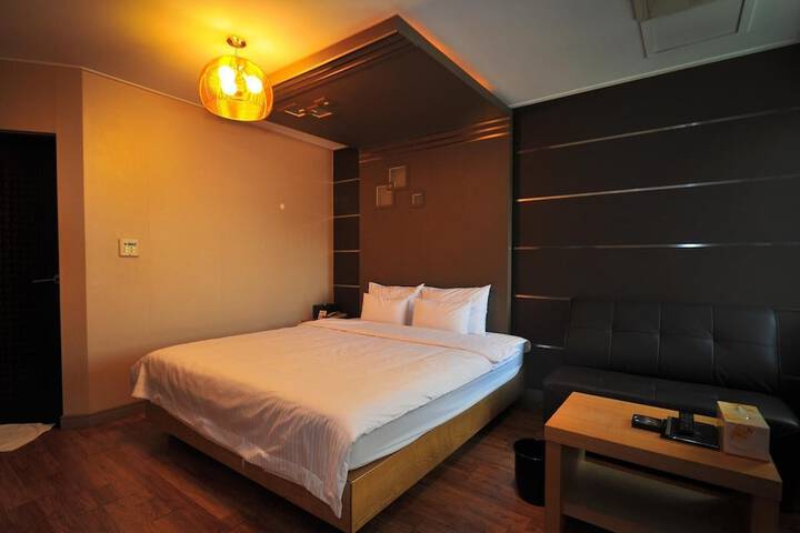 Room 8 of 39