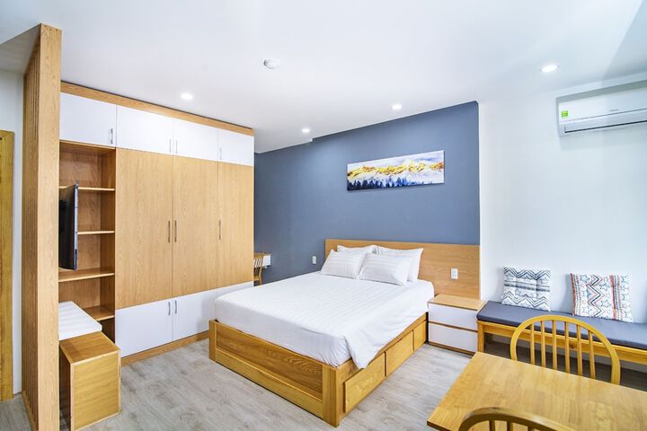 Room 12 of 28