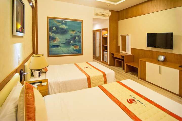 Room 6 of 37