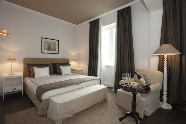 Room 4 of 39