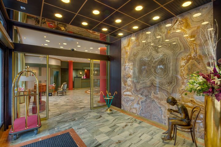 Guest Lobby