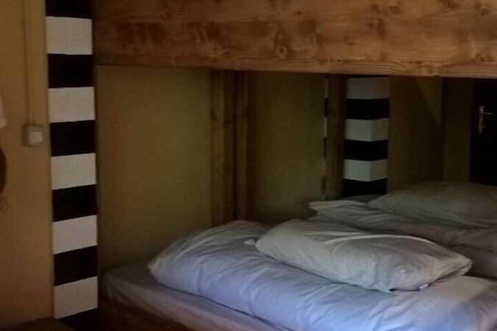 Room 19 of 38