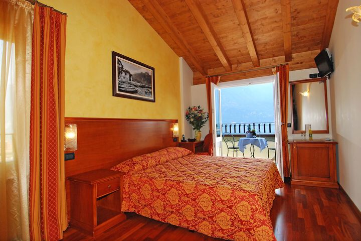 Room 3 of 40