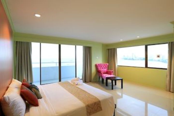 Room 44 of 103