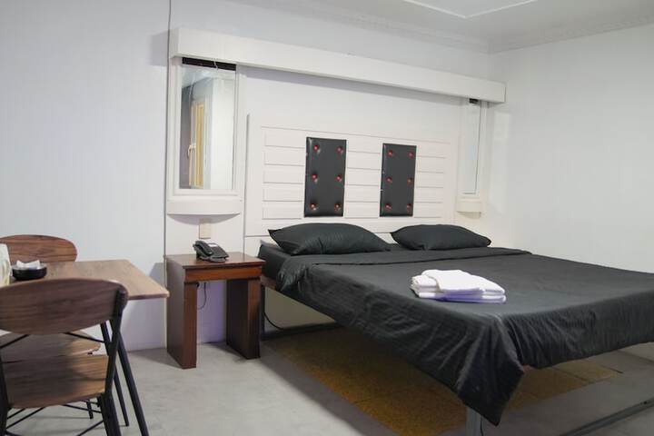 Room 8 of 127
