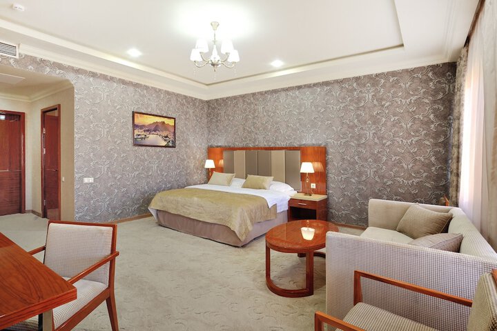 Room 8 of 37