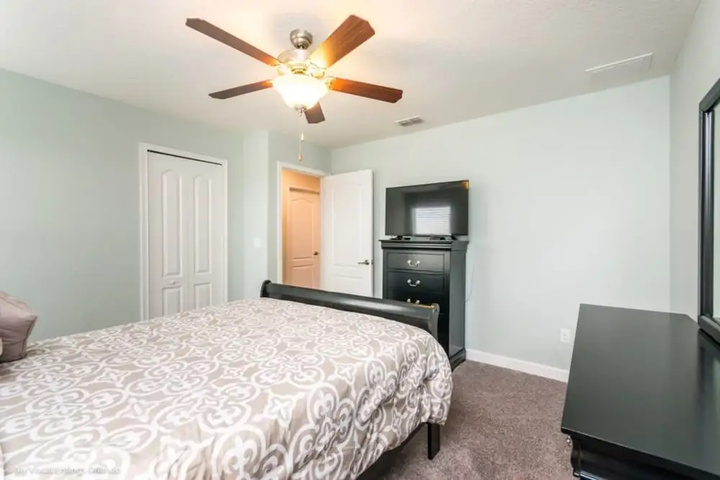 Room 6 of 22