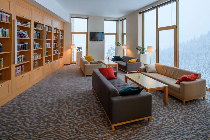 Entrance & Lobby