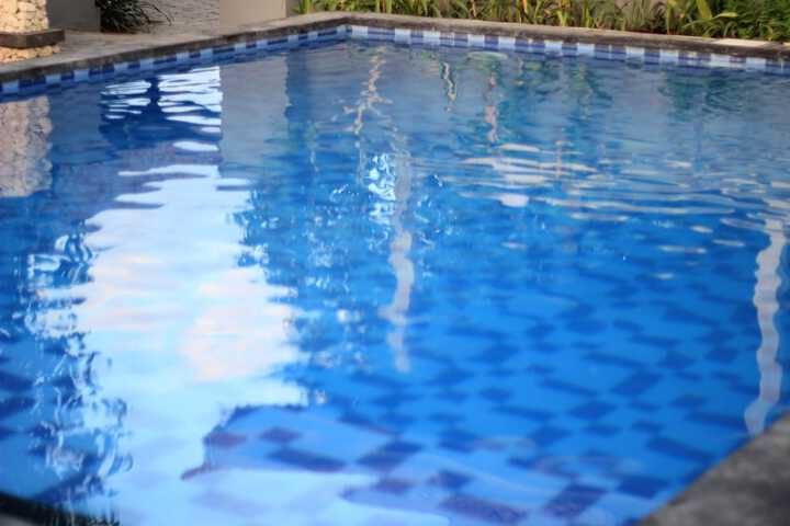 Hotel with Pool