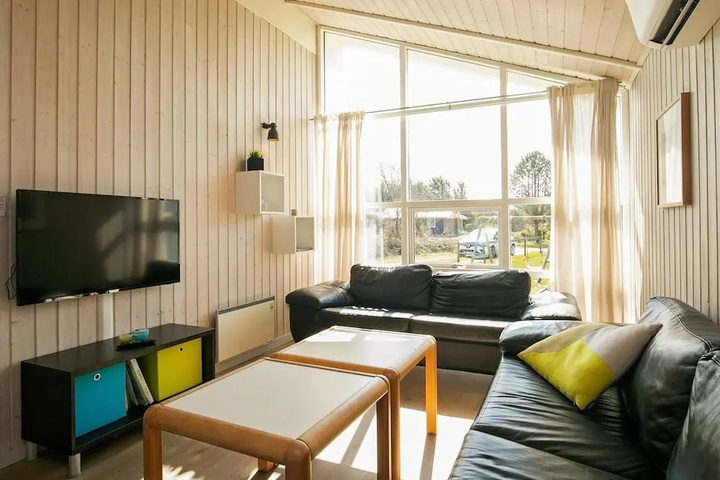 Room 3 of 16
