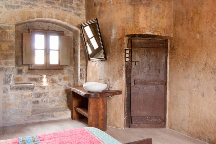 Room 8 of 71