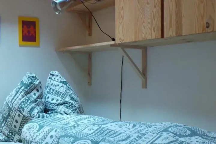Room 2 of 9