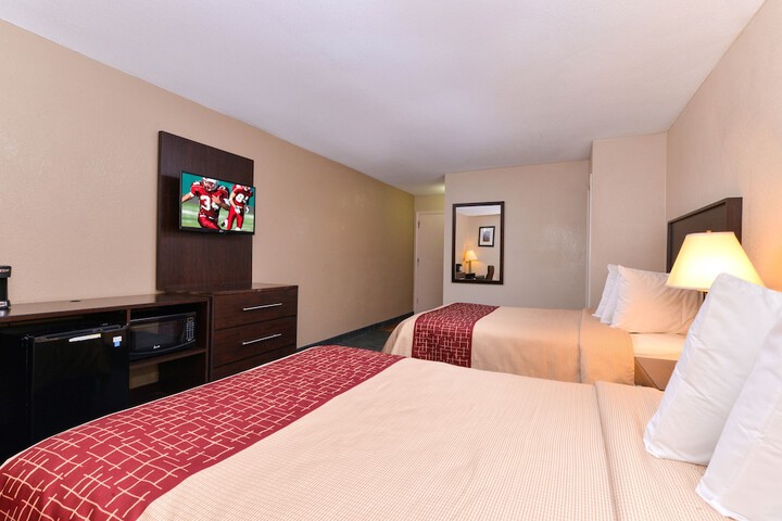 2 Double Beds (5 of 9)