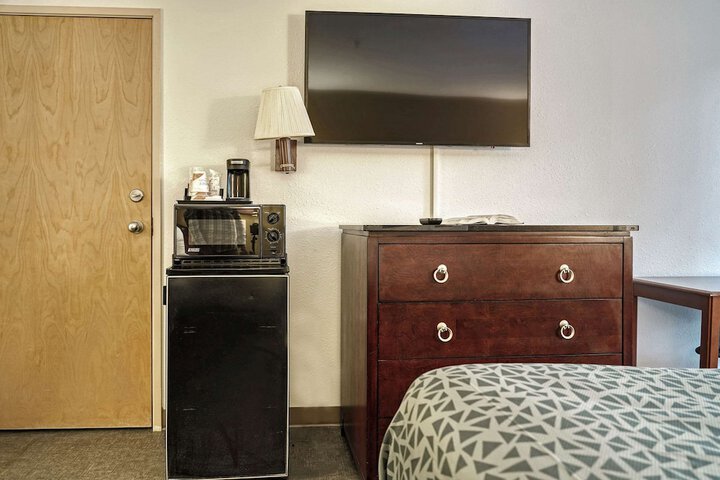 Room 32 of 65