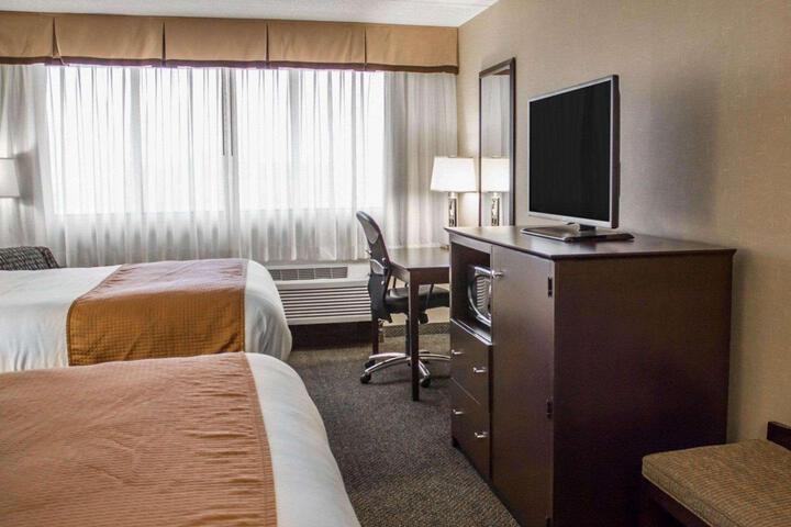 Quadruple Accessible Queen Size Bed (3 of 9)