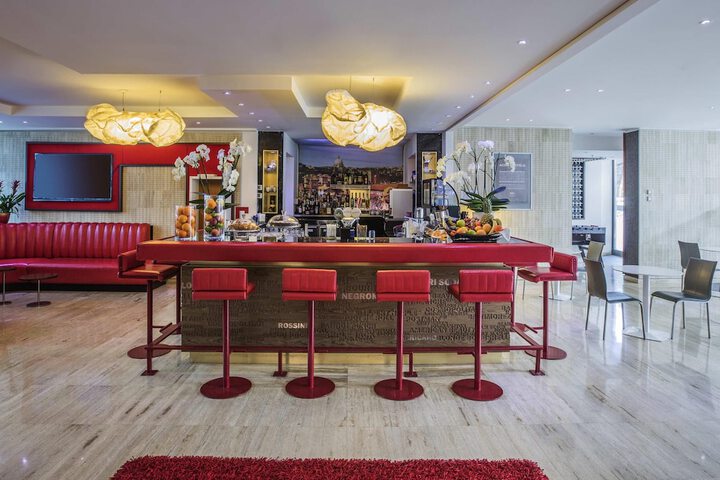 Lounge 41 of 56