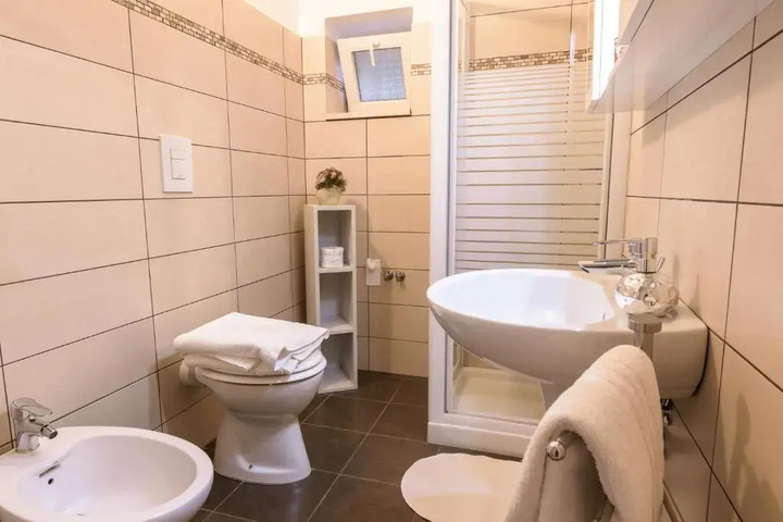 Room 8 of 21