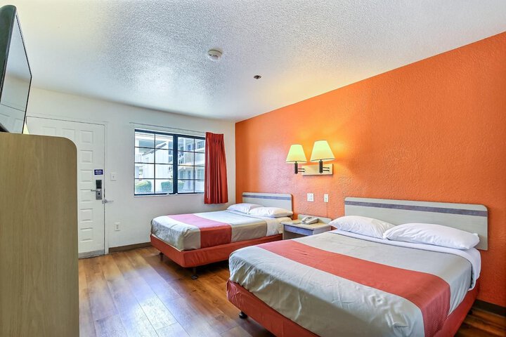Room 10 of 20