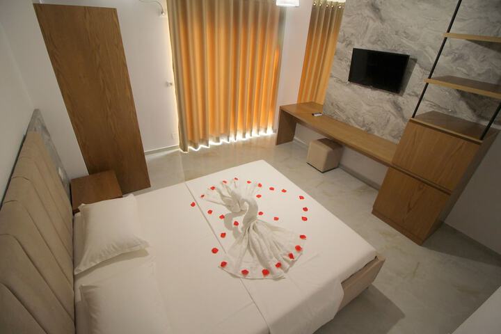 Room 8 of 101