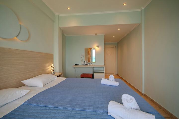 Room 12 of 52