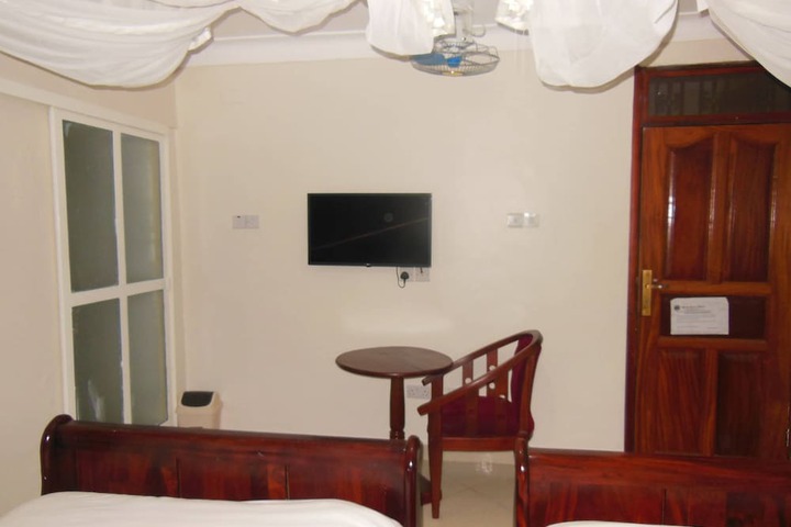 Room 4 of 20