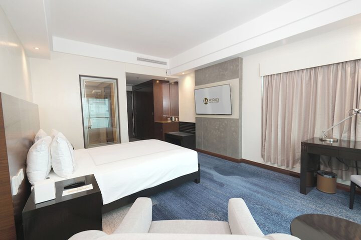 Room 18 of 40