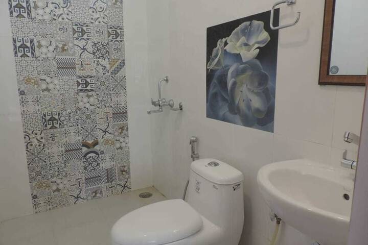 Room 12 of 27