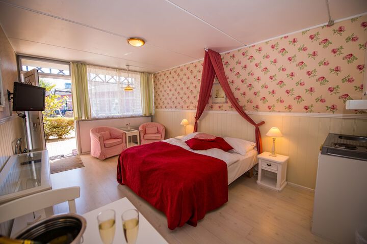Room 32 of 73