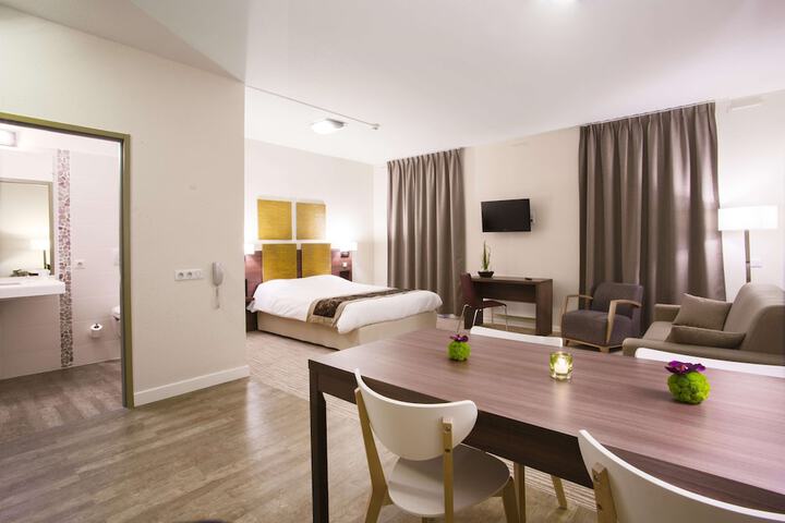 Room 17 of 40