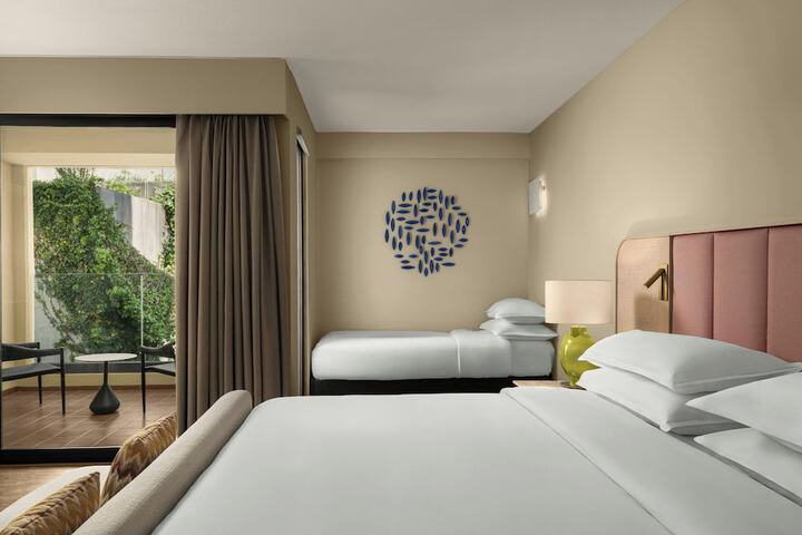 Room 46 of 185