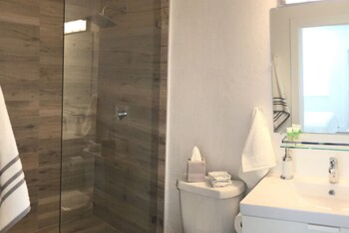 Room 4 of 37