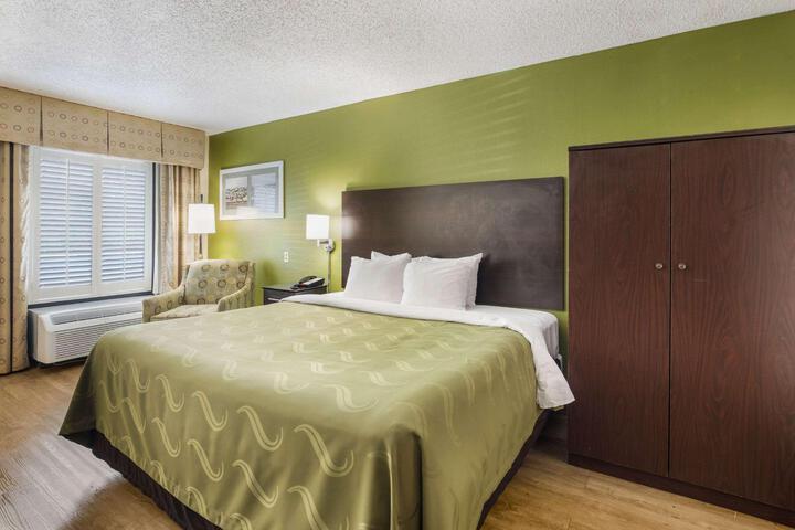 1 King Bed (2 of 2)