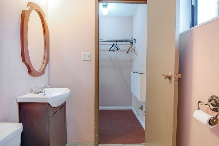 Room 7 of 19