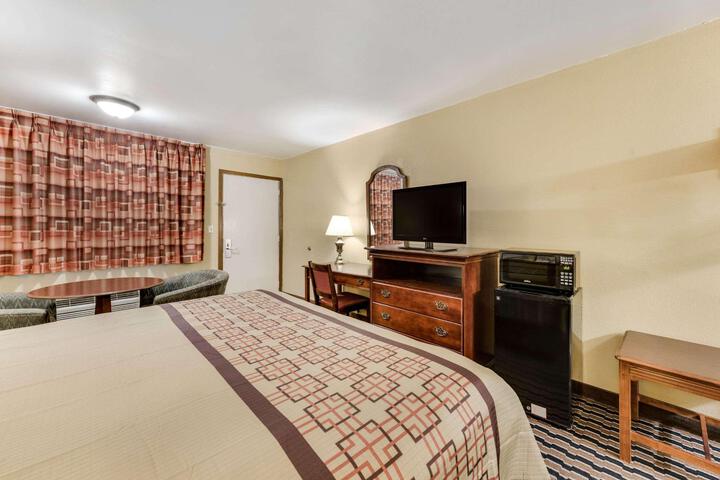 1 King Bed (9 of 10)