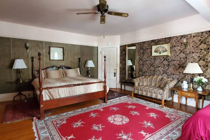 Room 12 of 80