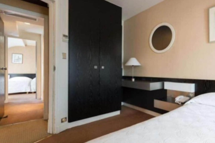 Room 48 of 92