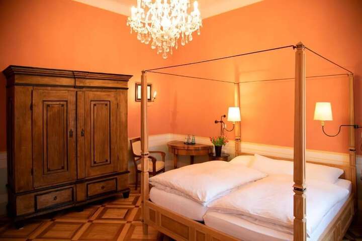 Room 16 of 61