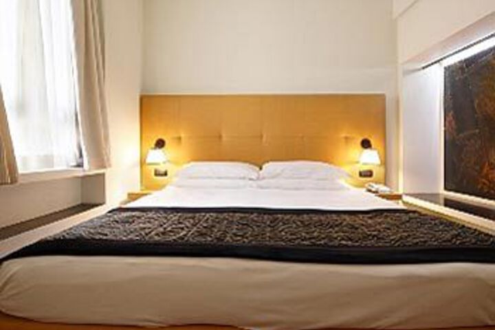 Room 16 of 29