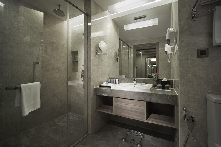 Room 28 of 49