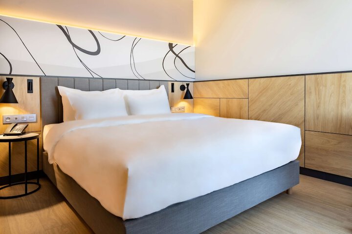 Room 30 of 158